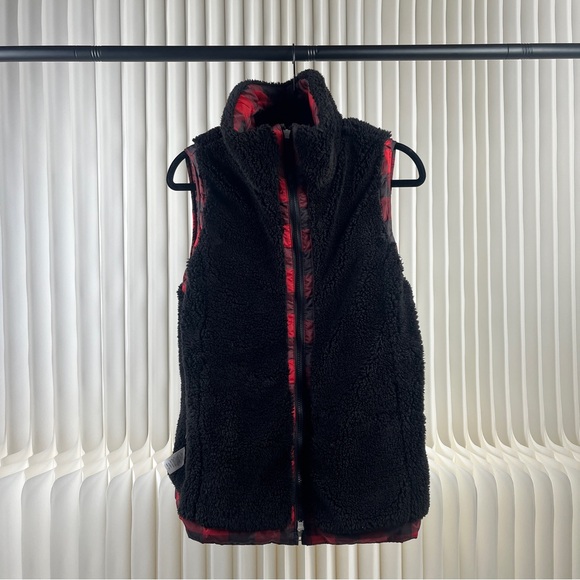 Talbots Women’s Red and Black Buffalo Plaid Primaloft Sherpa Vest - Picture 9 of 16